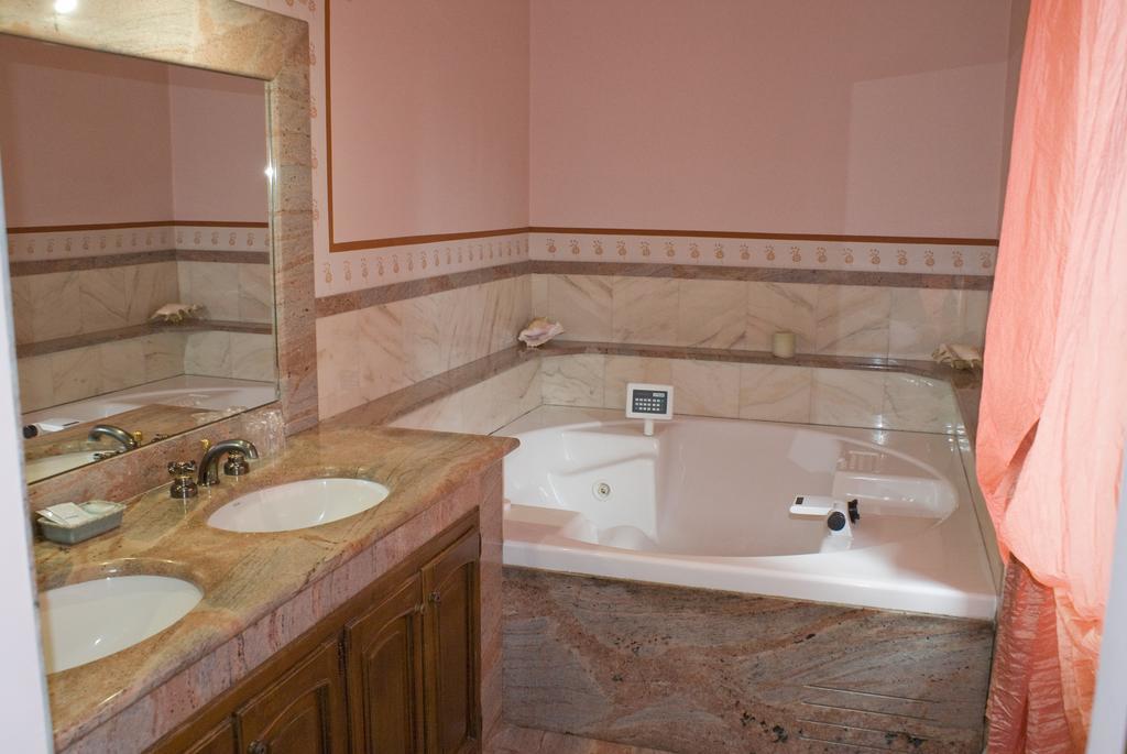 Torre Dei Frati Bed & Breakfast Fossano Pokój zdjęcie